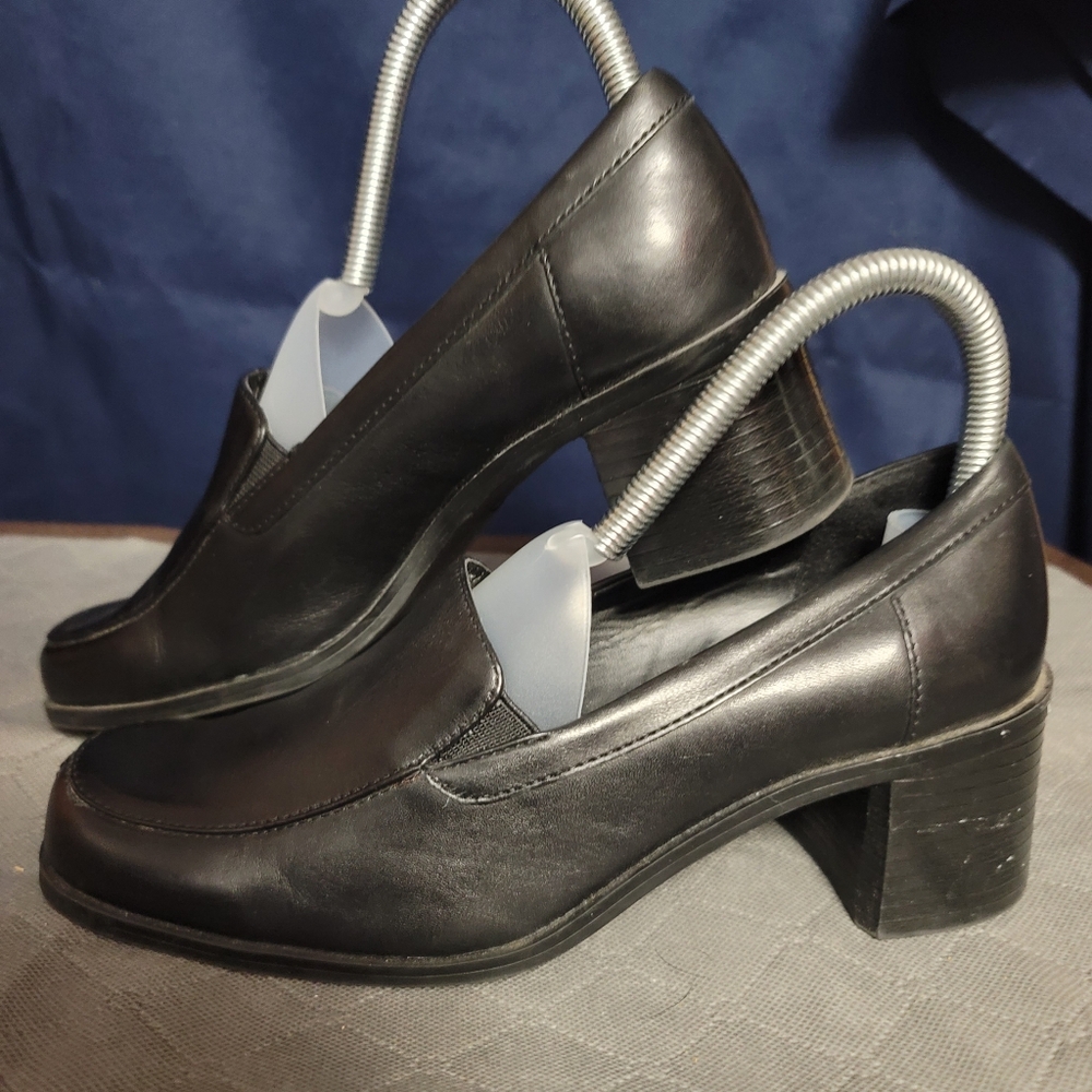 Croft & Barrow Leather Loafers. Size 7M.  (825) - Picture 3 of 8